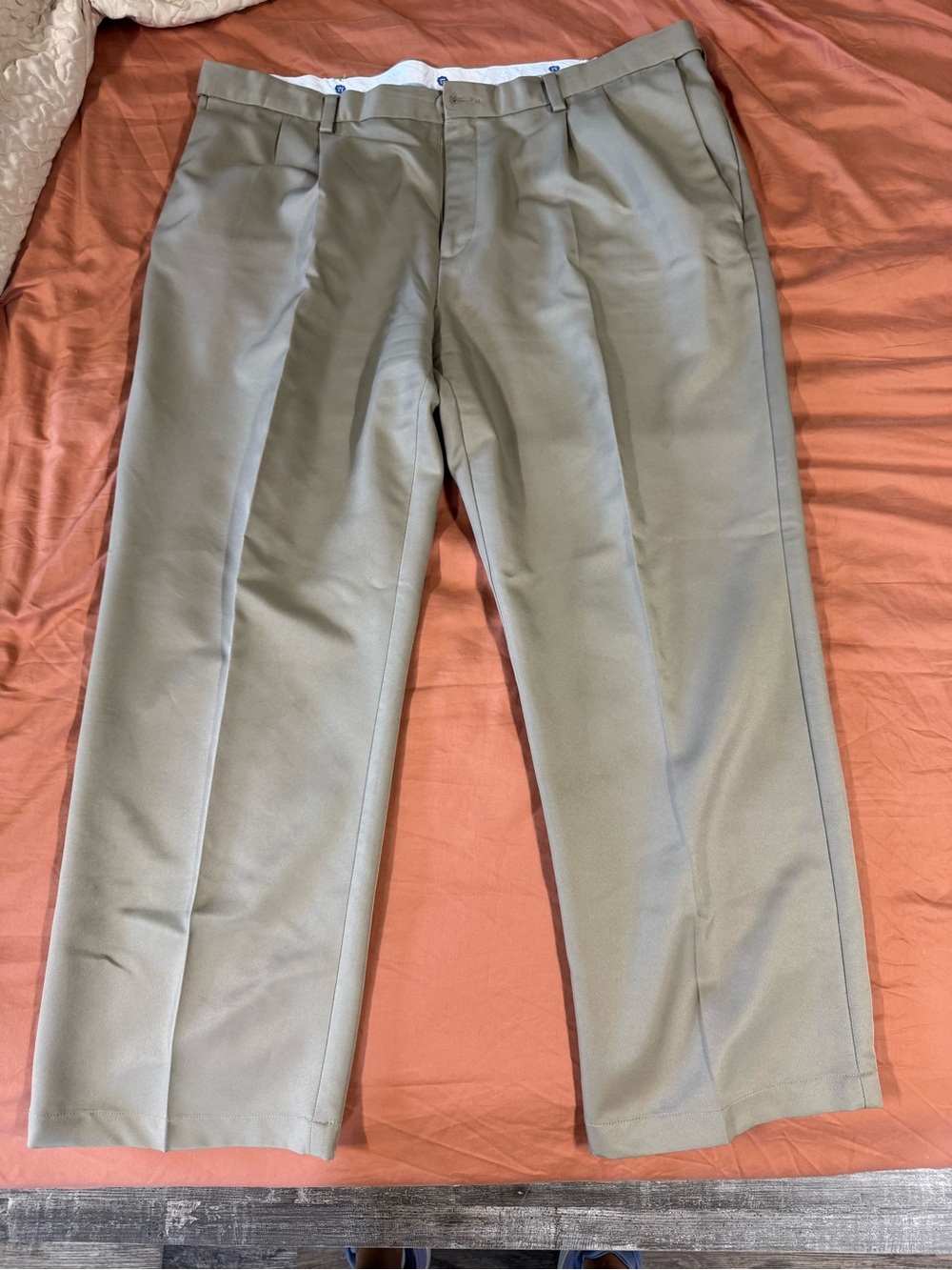 Haggar Men's Flat-Front tan Dress Pants